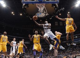 球友直播官网-皇家贝蒂斯与科莫友谊赛爆发大规模冲突，两名球员遭驱逐赛场陷入混乱